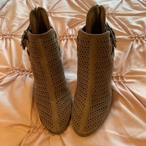 Vince Camuto Size 6 Cuties